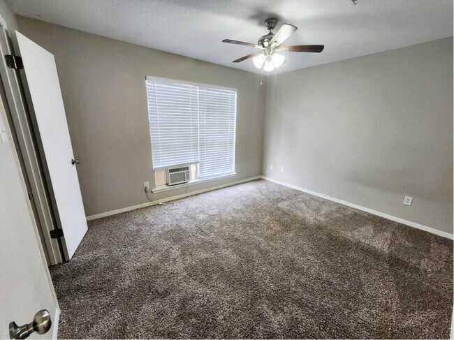 Building Photo - 517 5th St Unit A