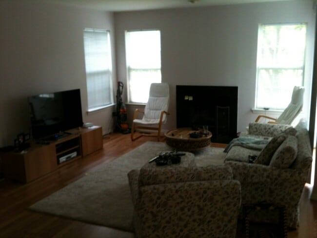 Living room other angle - 424 Lackland Ave