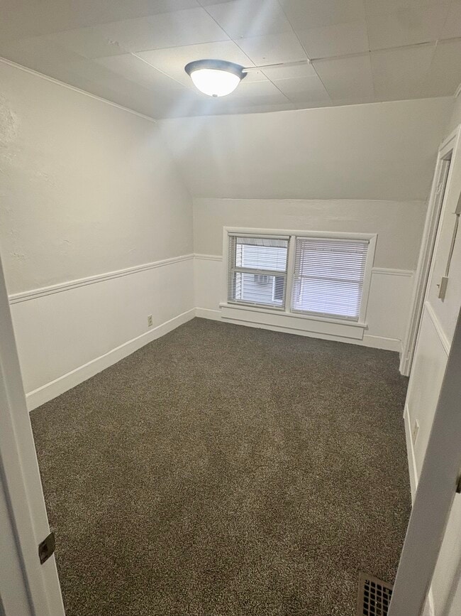 Photo - 700 W Lincoln Ave