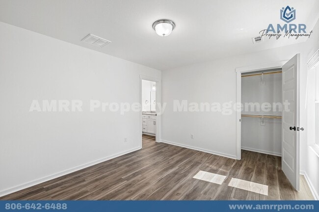 Photo - 300 Honeybee Ave