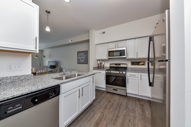 Photo - 1263 Comiskey Ave