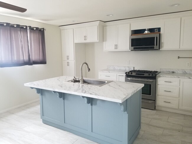 Building Photo - Exclusive Rental Home in Berry Neighborhood Unit Rear Apartment