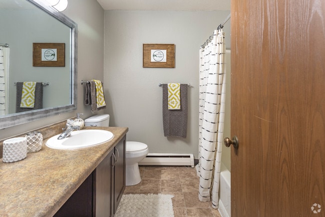 2 BR, 1 BA - Sequoia - 1000 SF