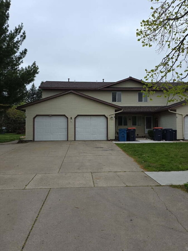 Building Photo - 518 Century Ln