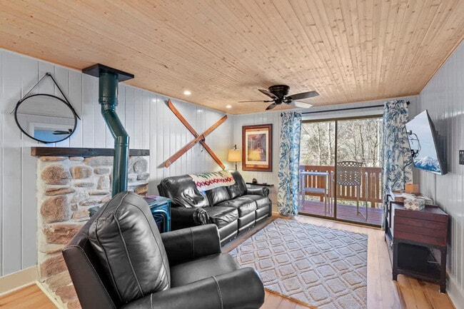 Building Photo - 102 Skiview Ln Unit ID1302633P Rental