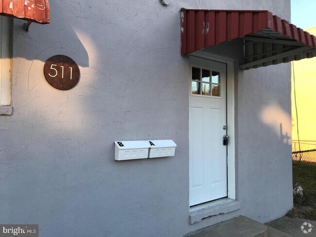 Building Photo - 511 S Broadway Unit 2 Rental