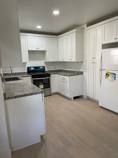 Building Photo - 557 Maple Ave