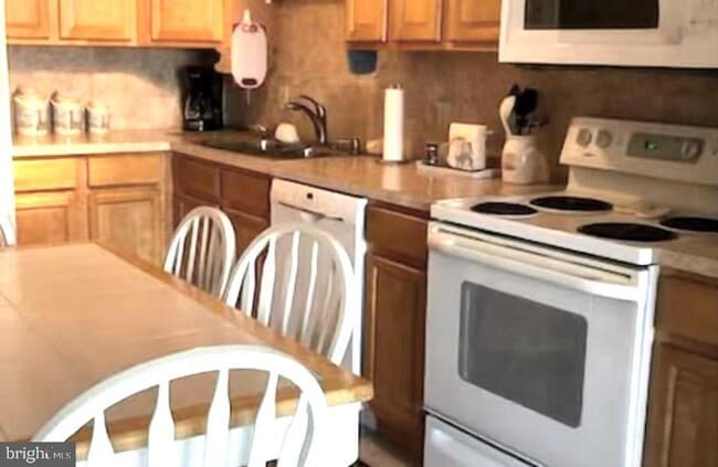 Building Photo - 745 Mooring Rd Unit 103