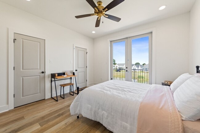 Photo - 315 Sandstone Ave