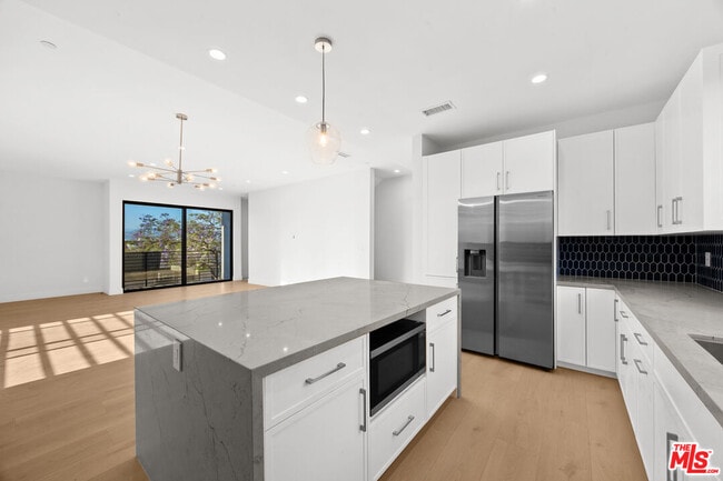 Photo - 8900 Sawyer St