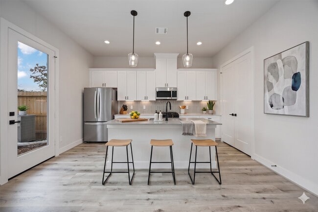 Photo - 6111 Campos Dr