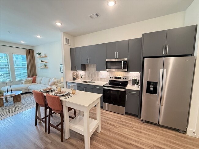 Building Photo - 641 W Crosstimbers St Unit 706