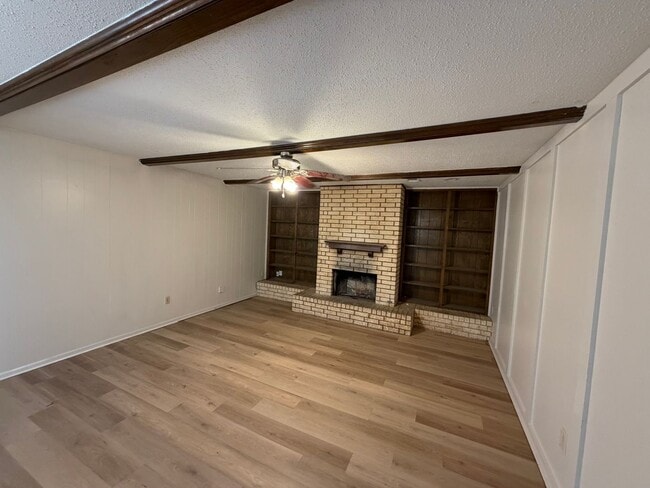 Building Photo - Fab 4 bed 2 bath 2 garage