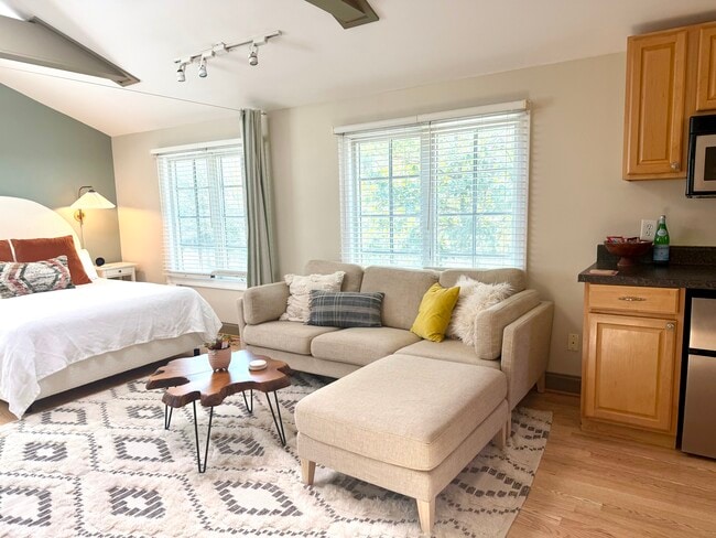 Photo - 6204 Old Military Rd