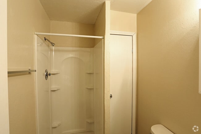 One Bedroom - Bathroom - Oak Hill Apartments