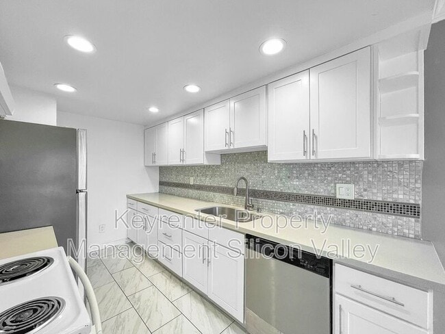 Photo - 547 Groth Pl