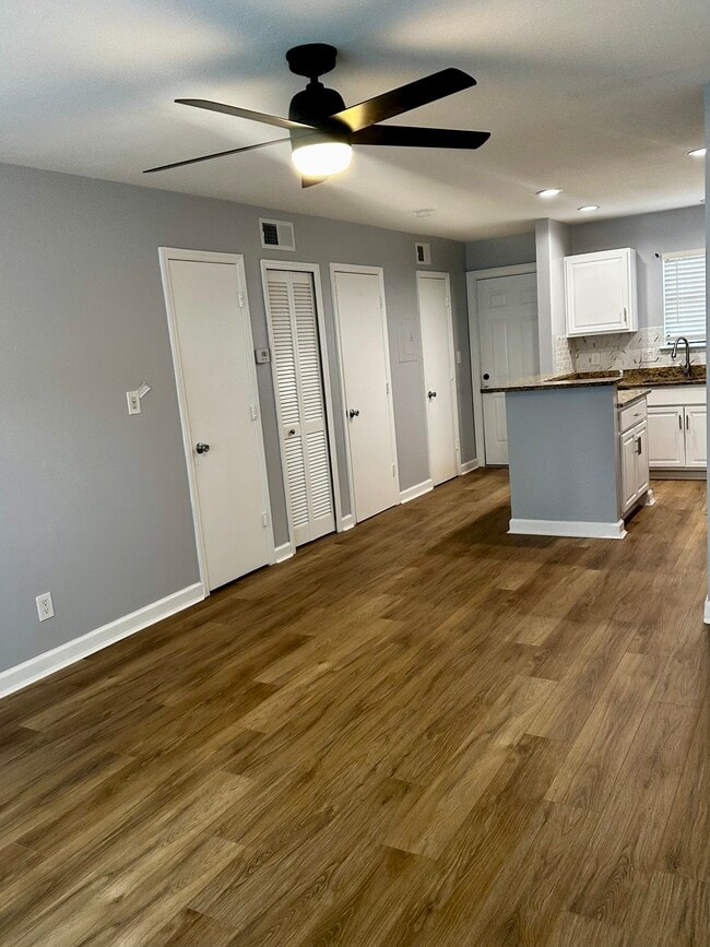 Photo - 2302 Maki Rd