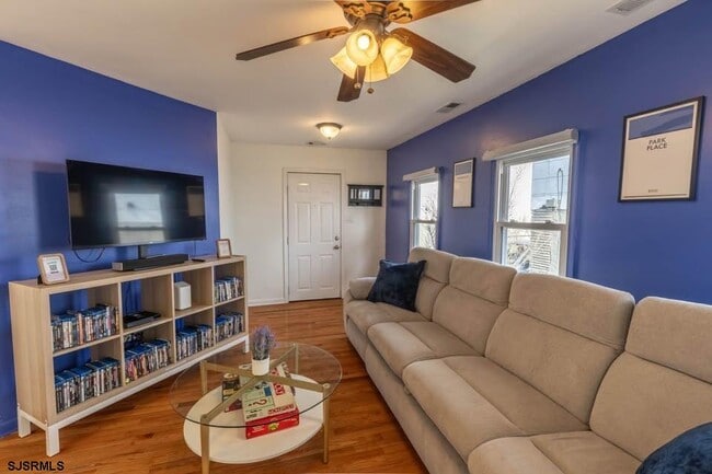 Photo - 612 Wisteria Rd