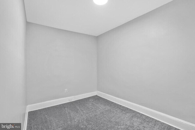 Photo - 3231 Hope St