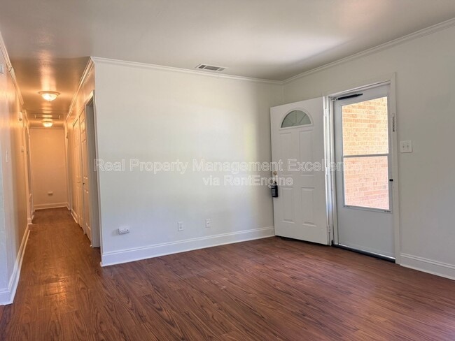 Photo - 419 Walton St