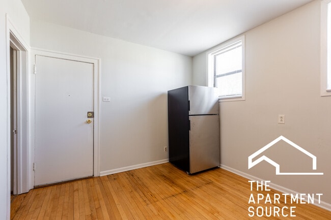 Photo - 4810 W Armitage Ave Unidad 3R