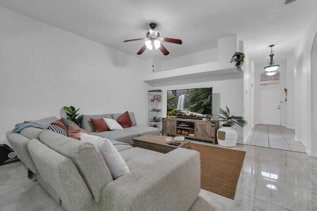 Photo - Spacious 3-Bedroom townhome in Kissimmee –...
