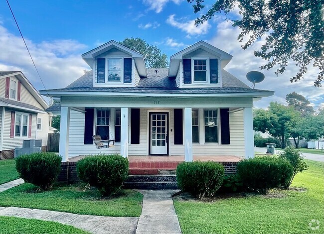 Building Photo - Lovely Cottage in Downtown Athens! Rental