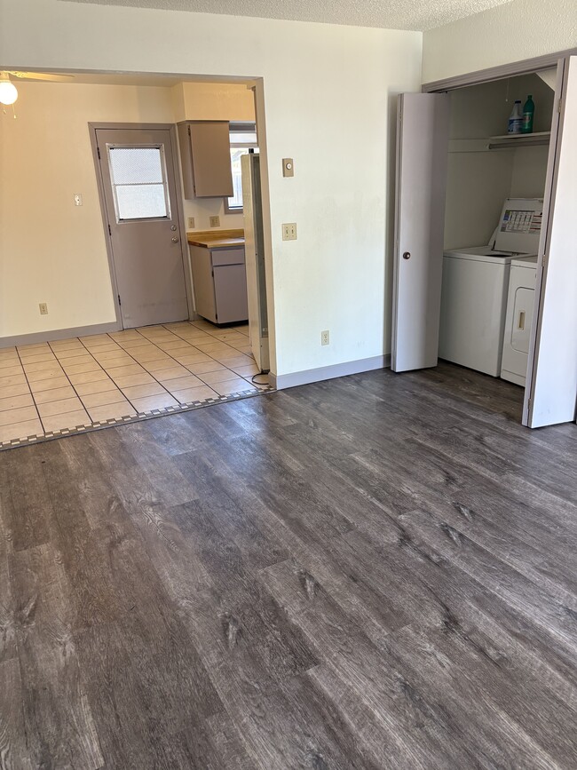 Building Photo - 1600 N Center St Unit 1600 center st Apt #3