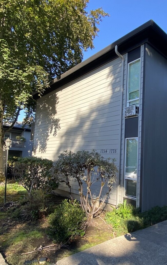 Photo - Rent Special: 1/2 Off First Full Month's Rent Unit 1764