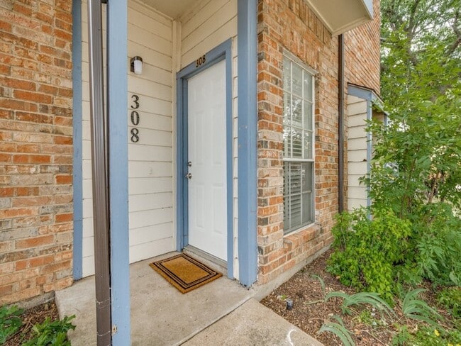 Building Photo - 1603 Marsh Ln Unit 308 Rental