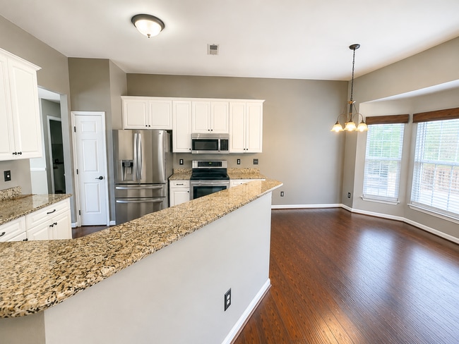 Photo - 711 Dutchman Ct