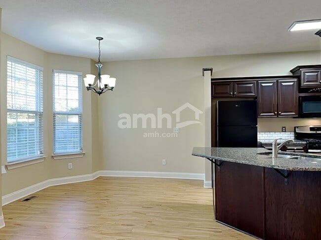 Photo - 824 Daybreak Dr