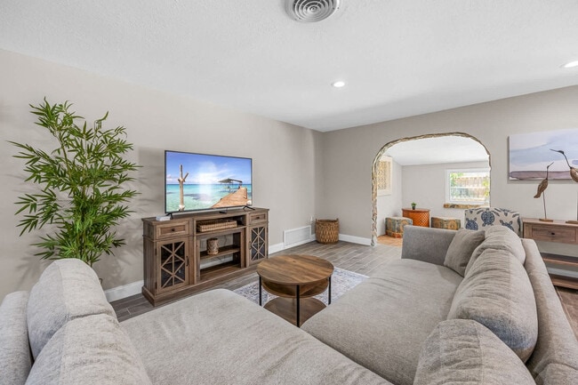 Photo - 128 Martin St Unit ID1250956P
