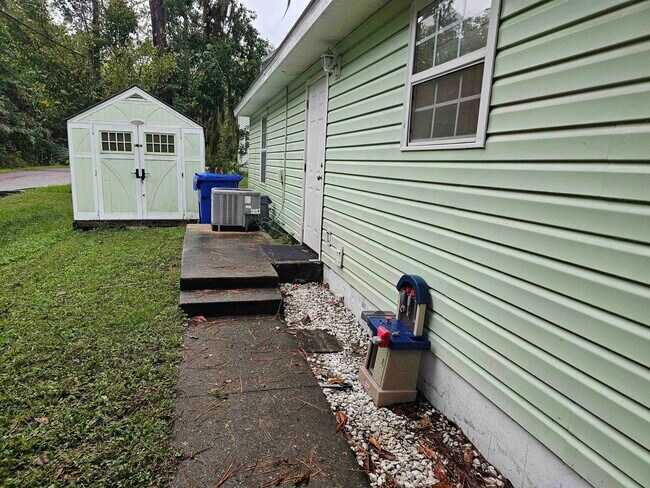 Photo - 985 Cooper St