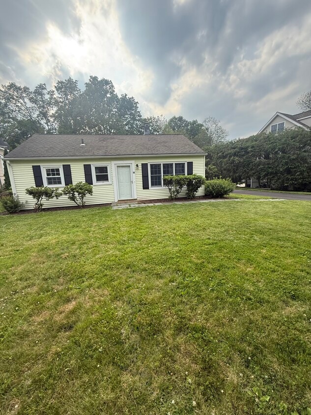 Photo - 14 Circle Dr (Greenwich, CT)