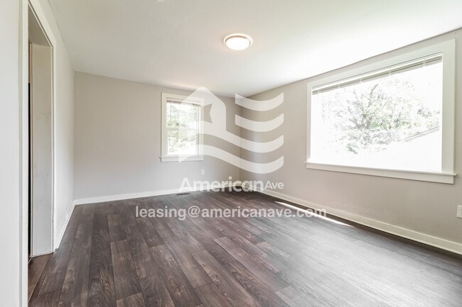 Photo - 4821 Francis St