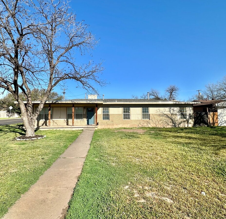 COMING SOON - Large 4 Bedroom Santa Rita H... - COMING SOON - Large 4 Bedroom Santa Rita H... House