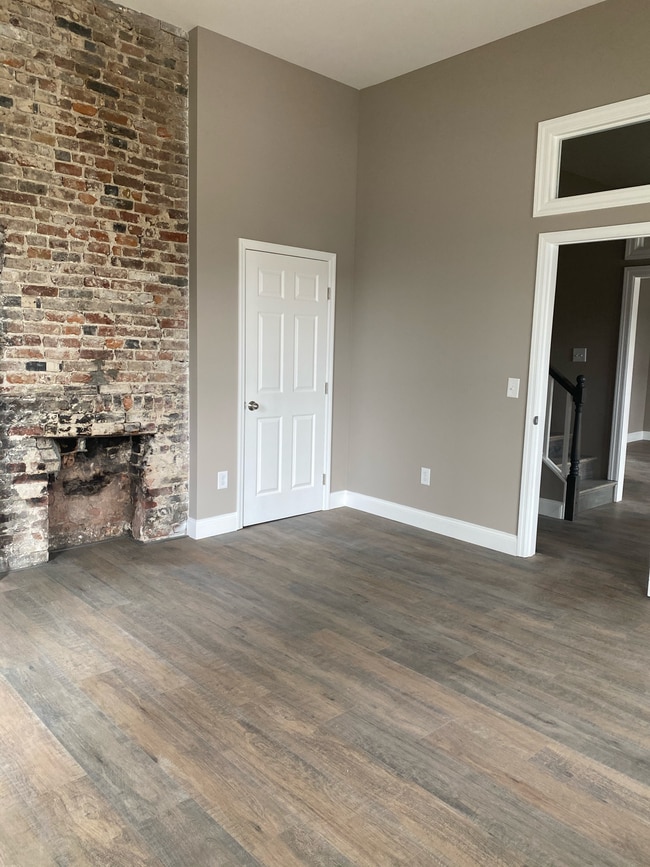 Photo - 9 N Hill St
