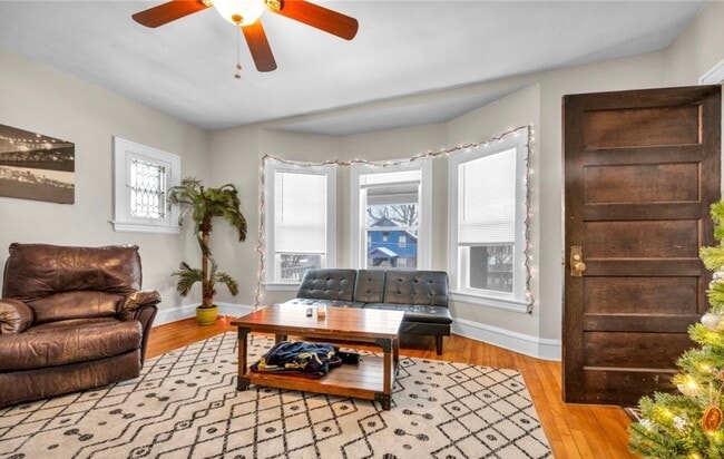 Photo - 1359 Warren Rd
