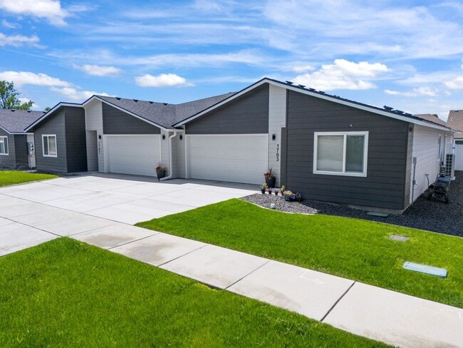 Photo - Zero-step Valley Duplex for rent!