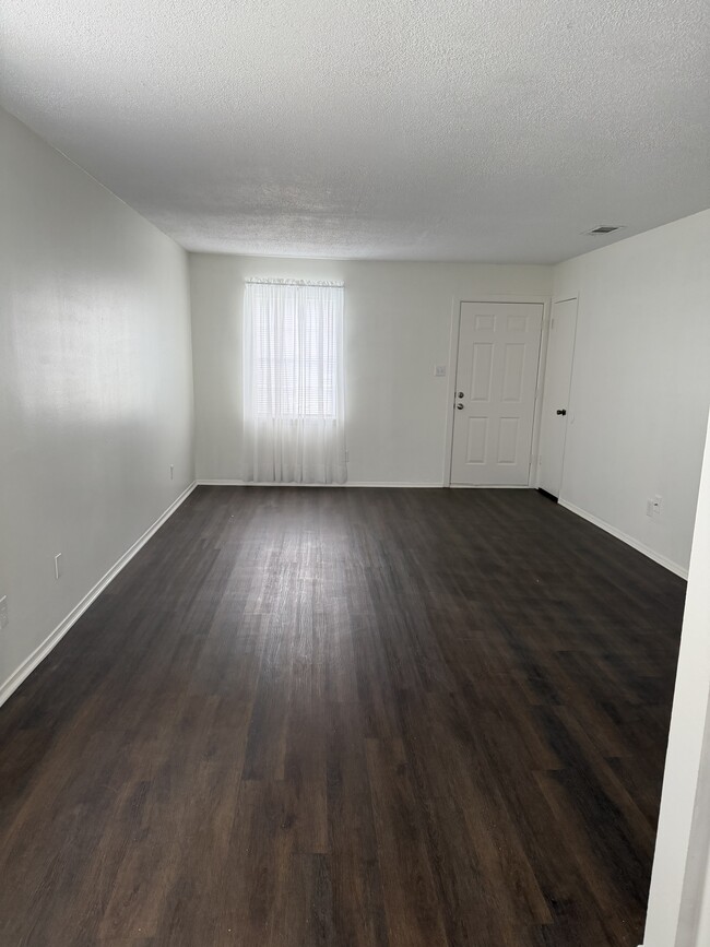 Front Door/living room - 7121 Richfield Dr Unit 7121 Richfield