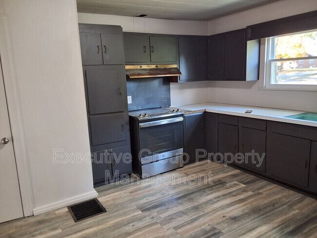 Photo - 746 W Elm Rd