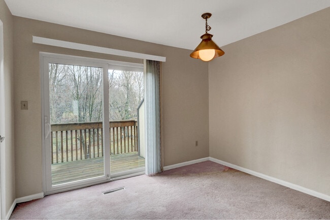 Dining Area/Slider to Balcony