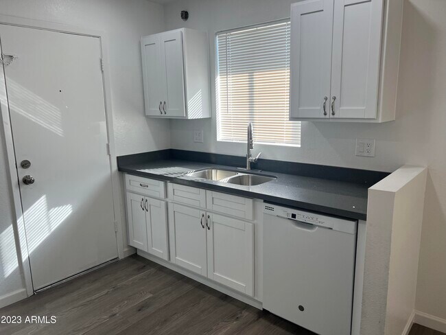 Photo - 2028 W Lawrence Rd Unit 1