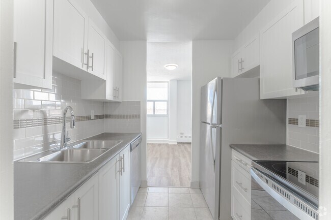 3BR, 1BA - 1,022SF - Kitchen