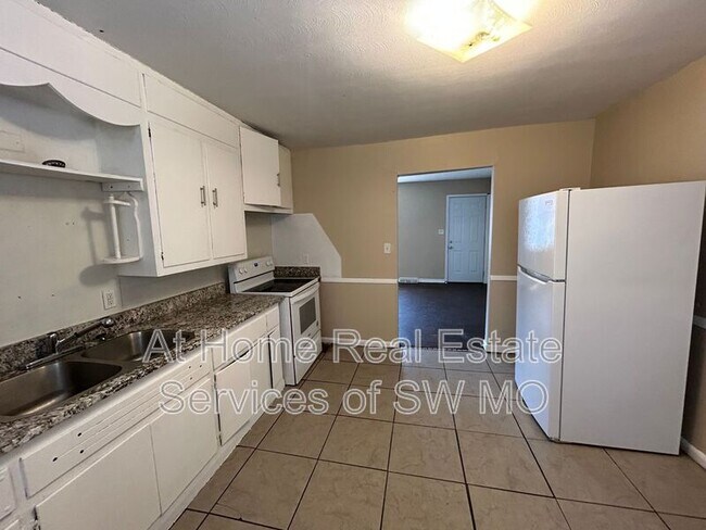 Photo - 1742 N Oak Grove Ave