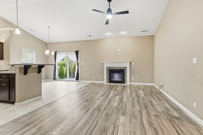 Photo - 3410 Monument Dr