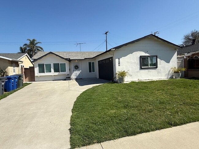 Building Photo - ***COMING SOON*** LAKEWOOD EAST 3BR/2BATH HOME