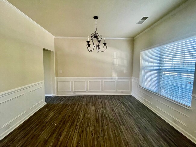 Photo - Stunning 5-bedroom, 2.5-bathroom home | Lo...