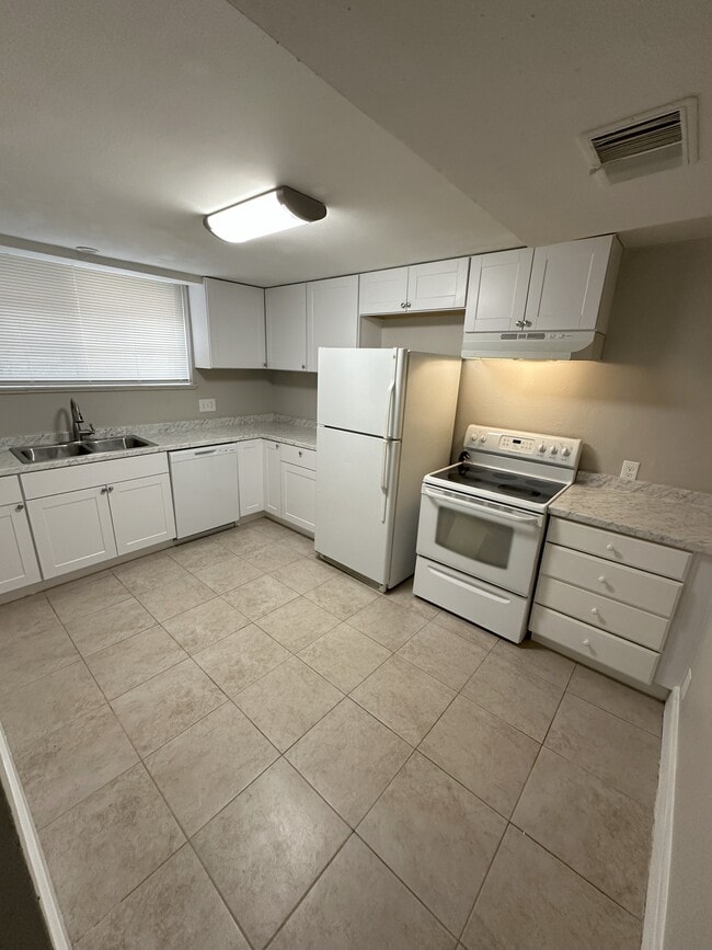 Building Photo - 1643 Beeler St Unit Beeler Rental
